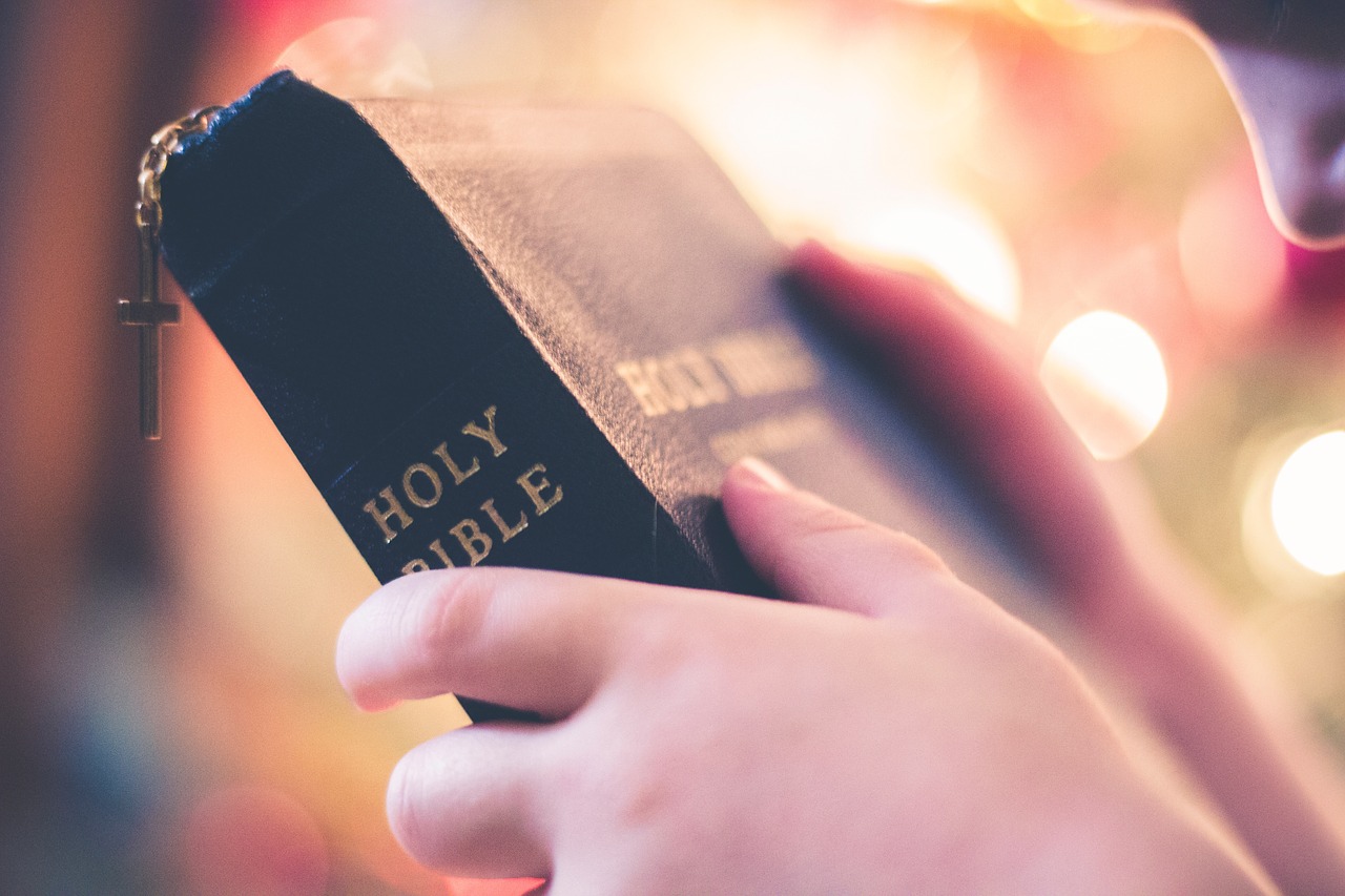 cross, holy, book-2598300.jpg